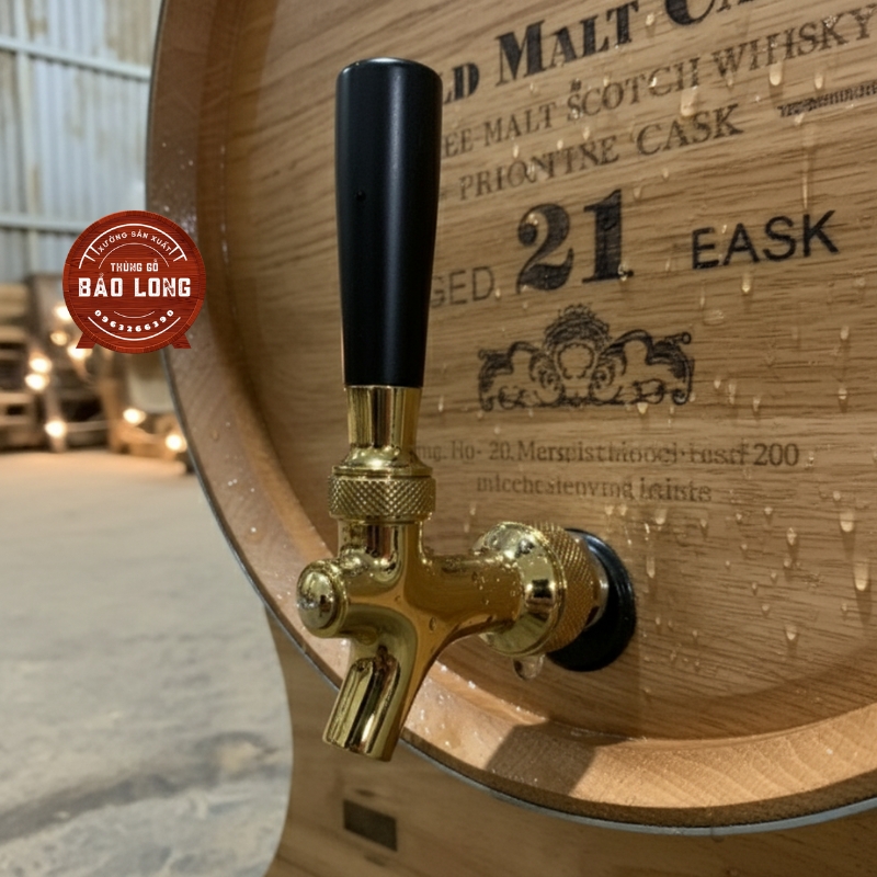 can-canh-chiec-voi-Crom-cua-thung-ruou-go-soi-50-lit