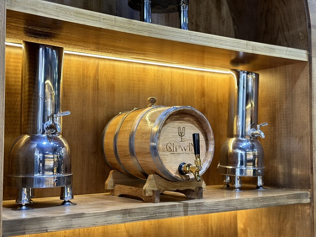 Thùng rượu gỗ sồi ngâm rượu được mấy lần - Bí quyết giữ trọn hương vị truyền thống và nâng cao chất lượng rượu